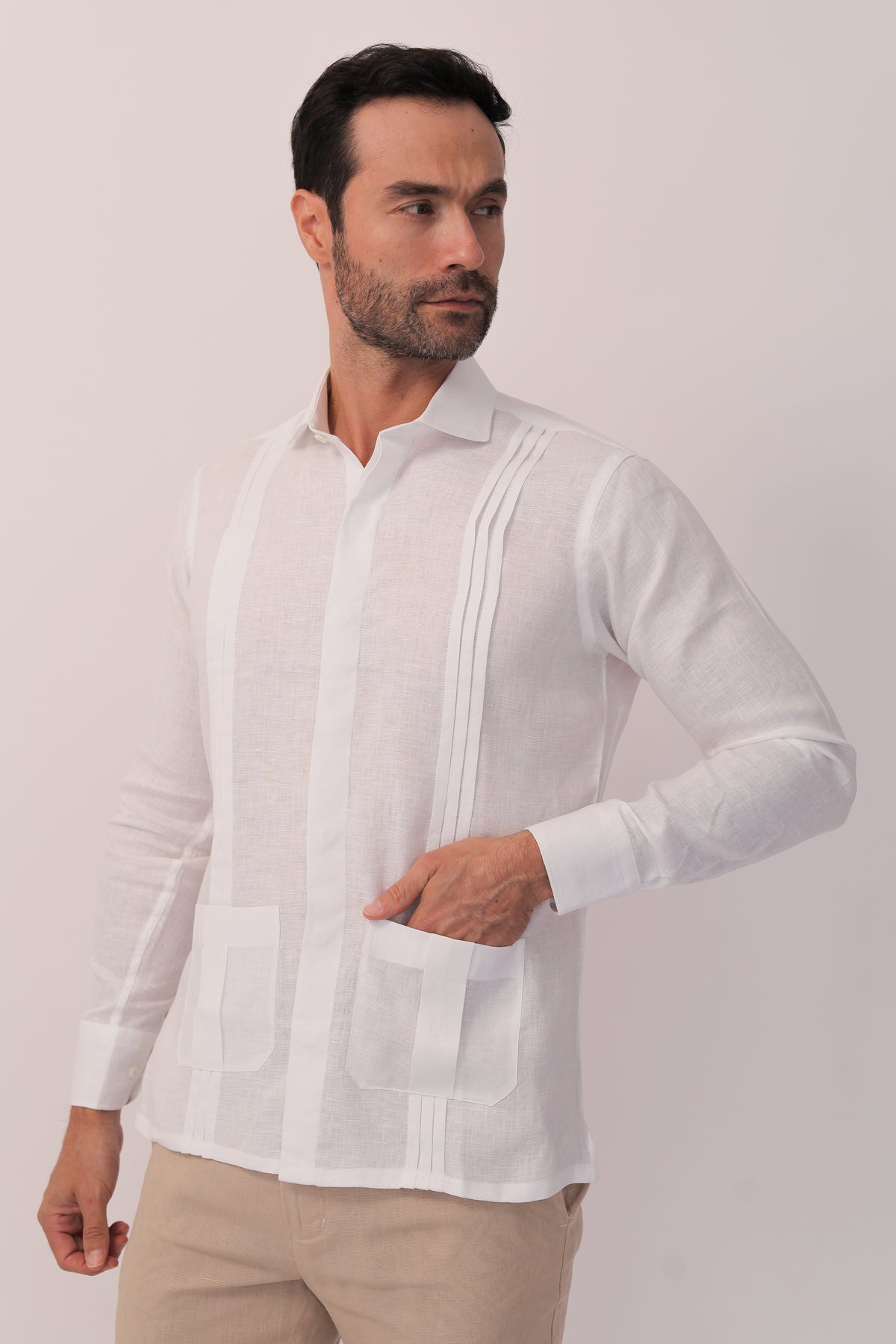 Guayabera Con Pliegues y Bolsillos - Covered Placket