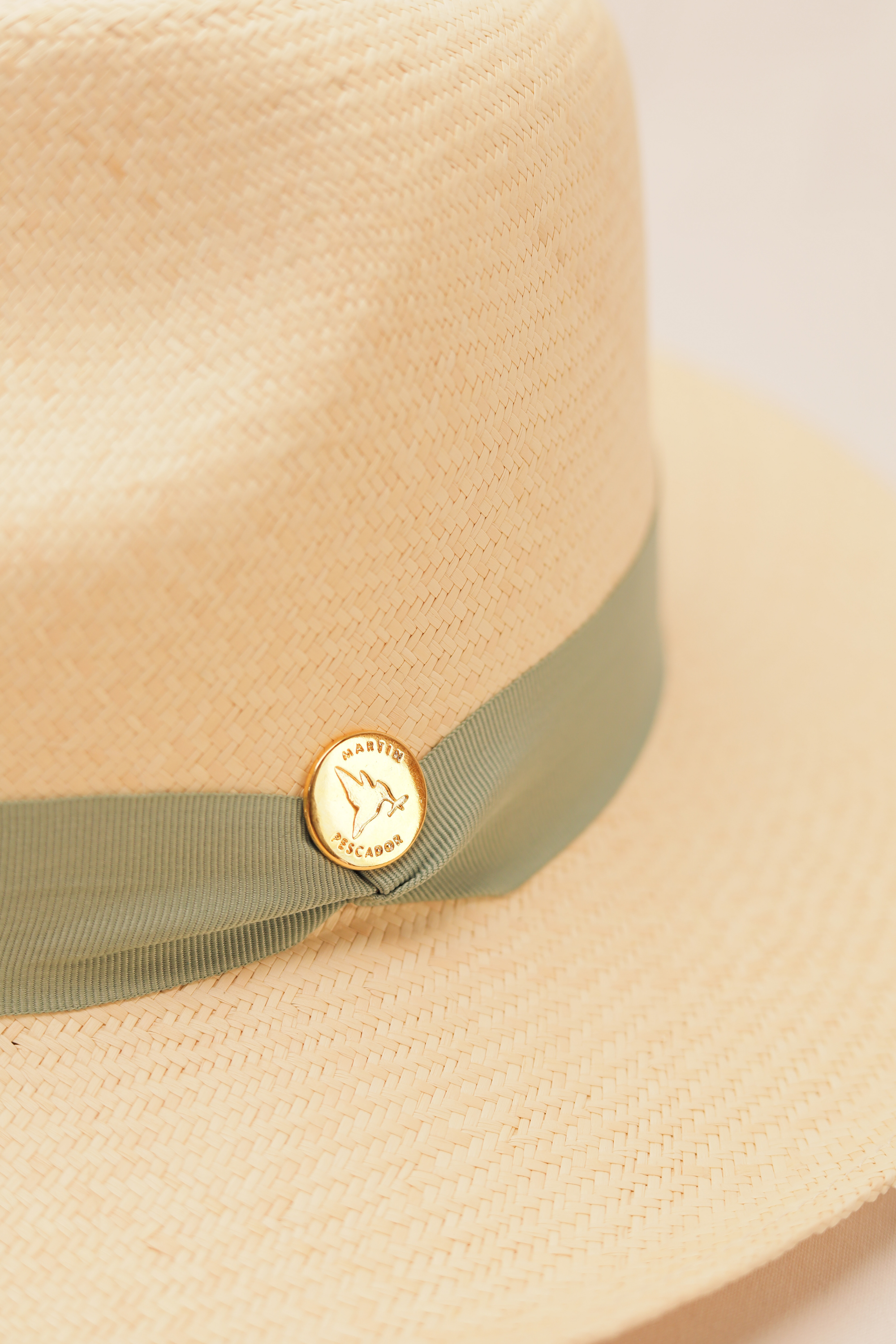 Sombreros Crema Fino Cinta Sencilla Herraje Moneda