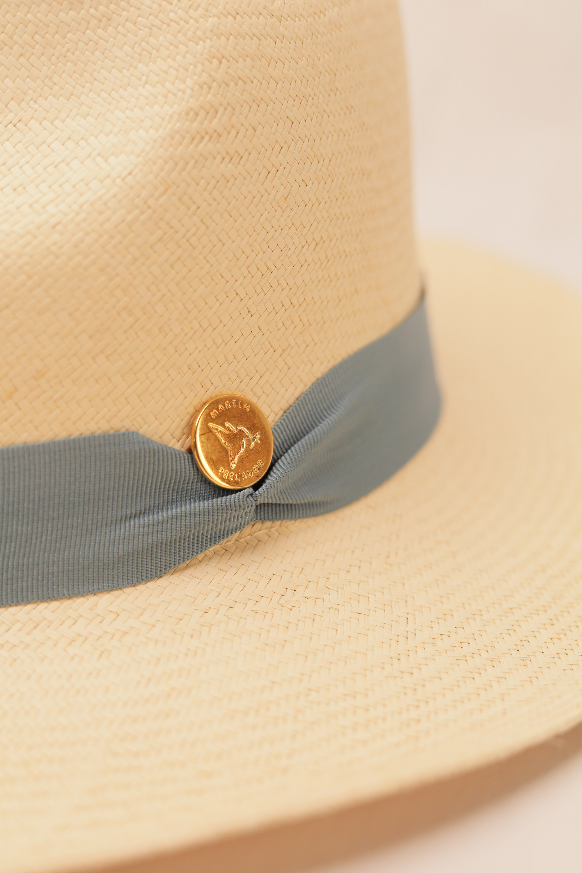 Sombreros Crema Fino Cinta Sencilla Herraje Moneda