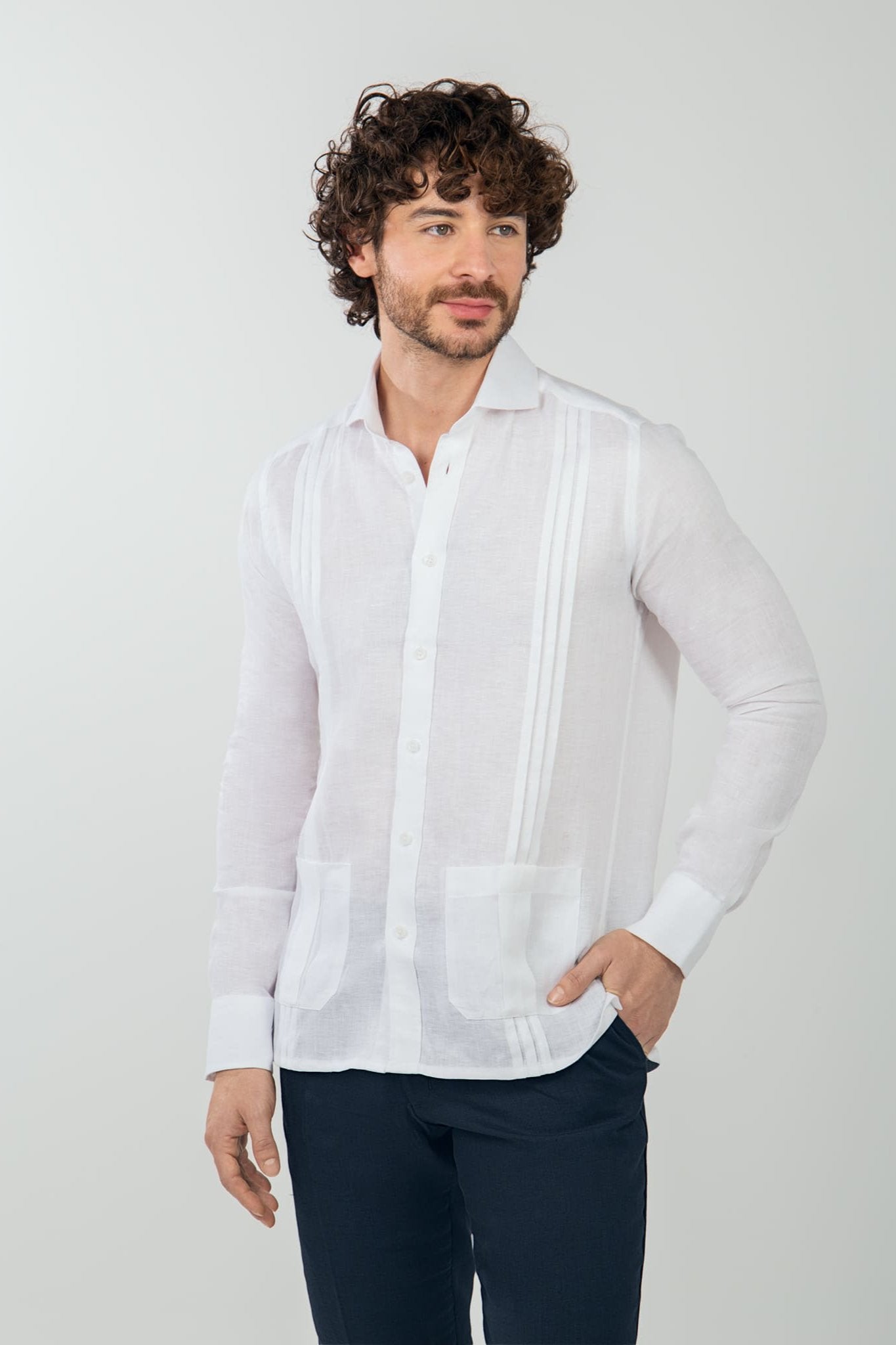 Guayabera Con Pliegues y Bolsillos