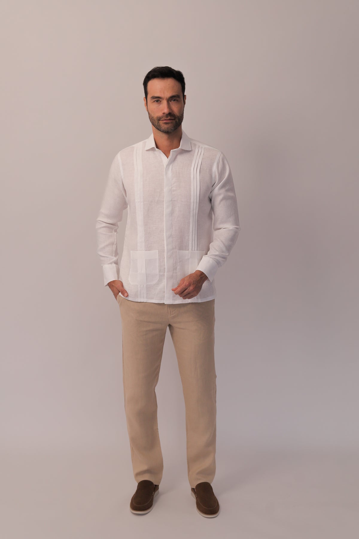 Guayabera Con Pliegues y Bolsillos - Covered Placket