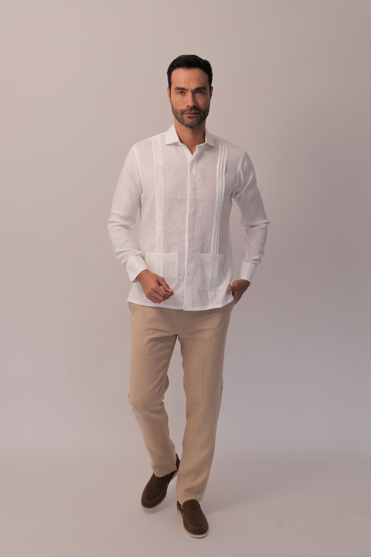 Guayabera Con Pliegues y Bolsillos - Covered Placket